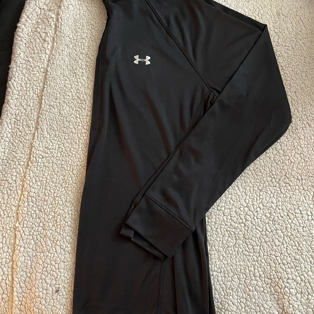 Never worn‼️. Under Armour ladies 1/2 zip. Size XL - Picture 3 of 3